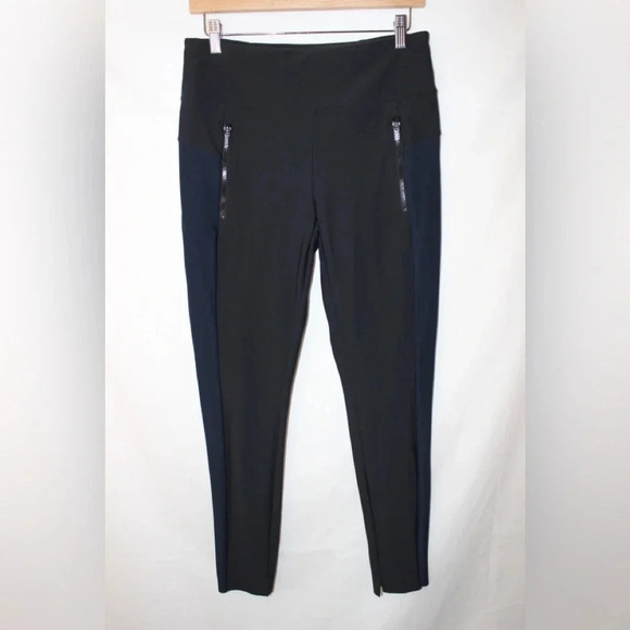 Women’s Athleta Stellar Scuba Leggings in Navy and Black with Pockets Sz Medium - Picture 3 of 12